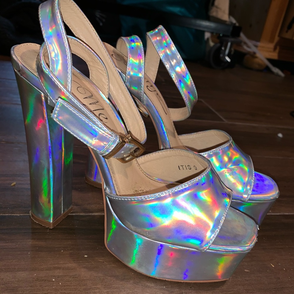 holographic platform heals